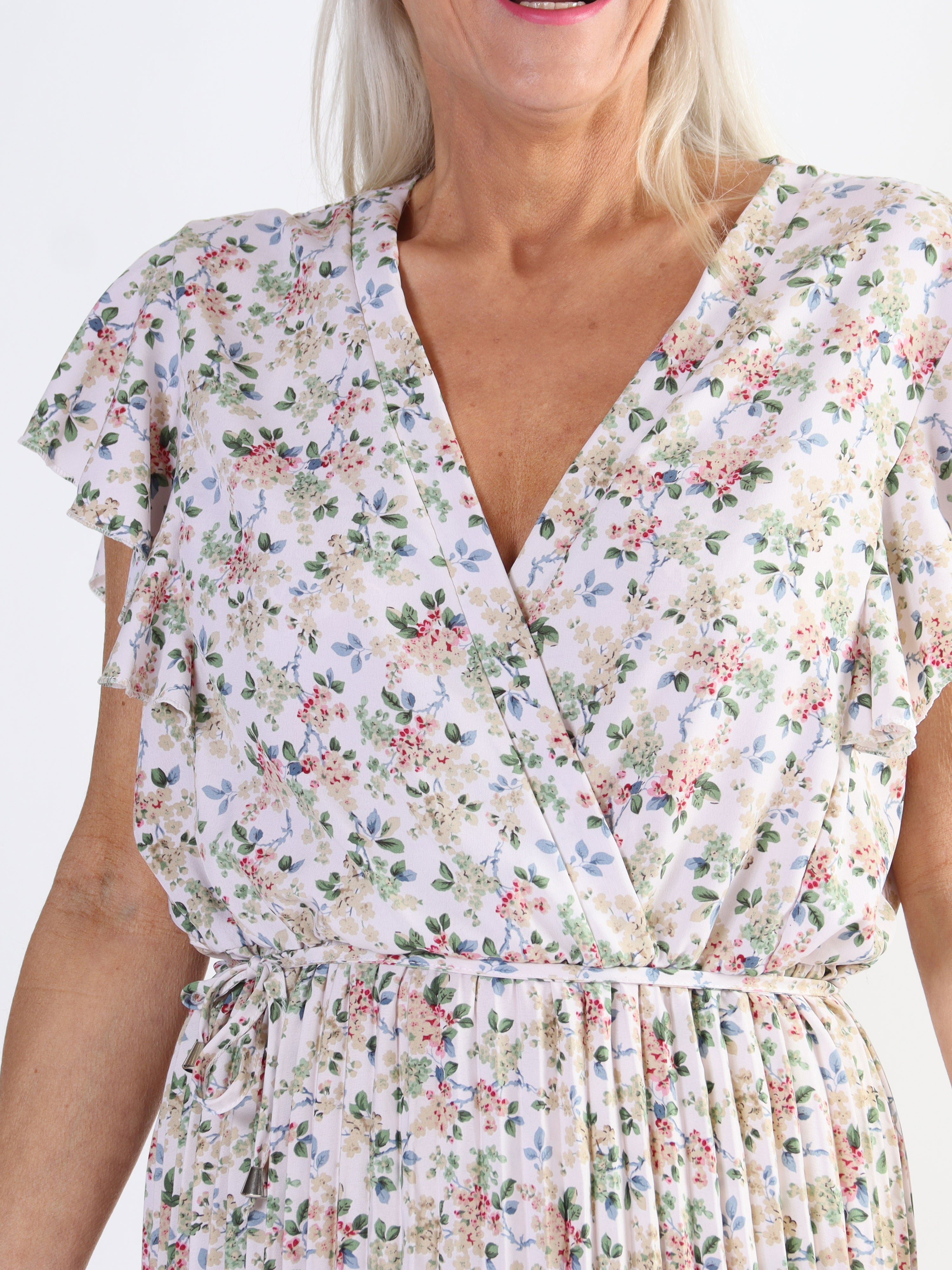 Callidora - Plus size-klänning med veck och volanger